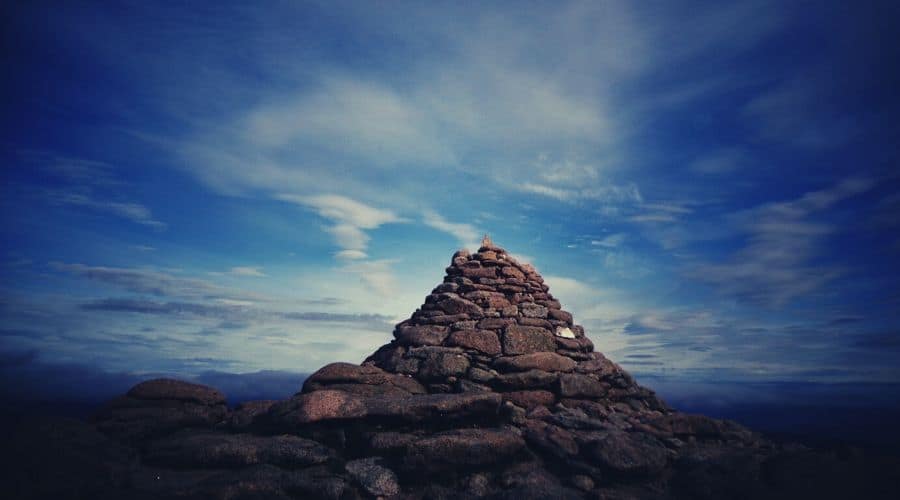 Cairn cairngorm mountain intext