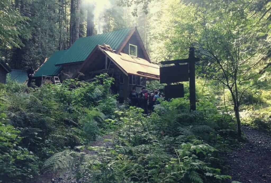 Goldmyer Hot Springs Hiking Trail Guide featimage
