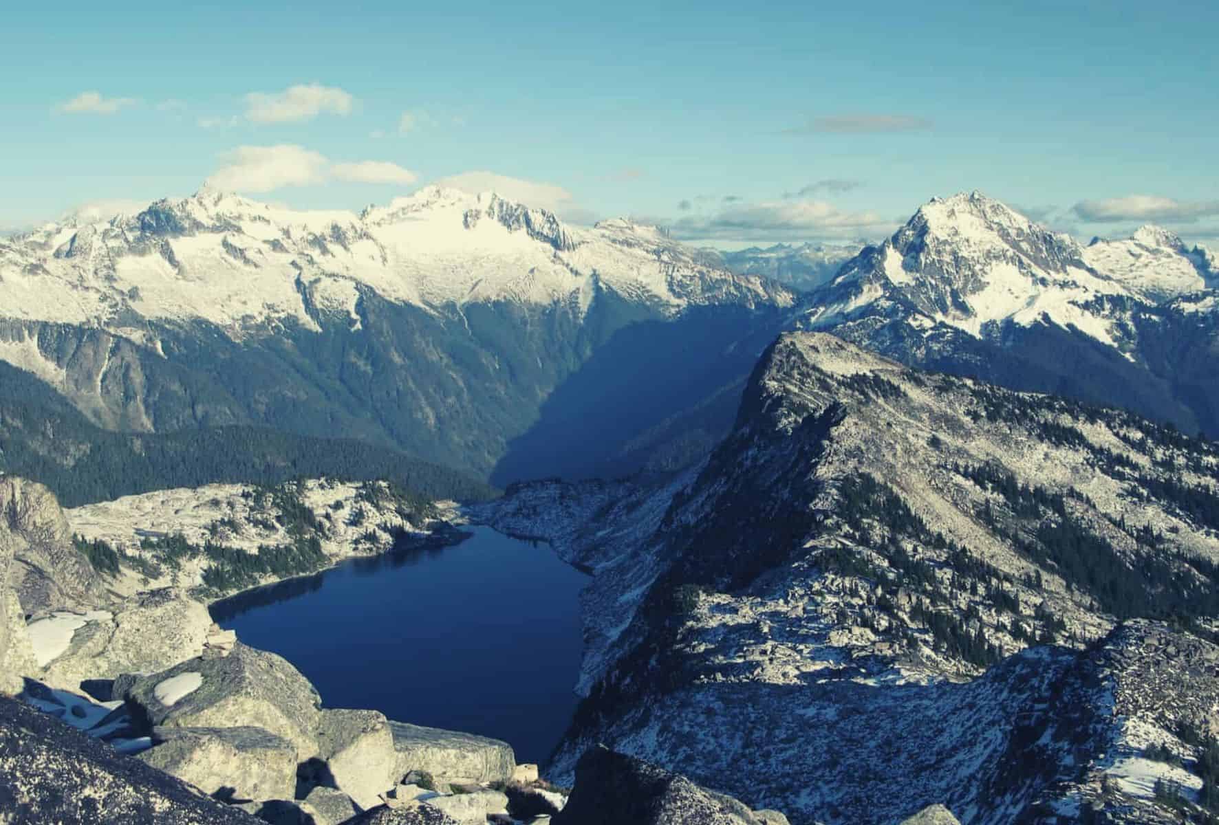 Hidden Lake Lookout Hiking Trail Guide featimage