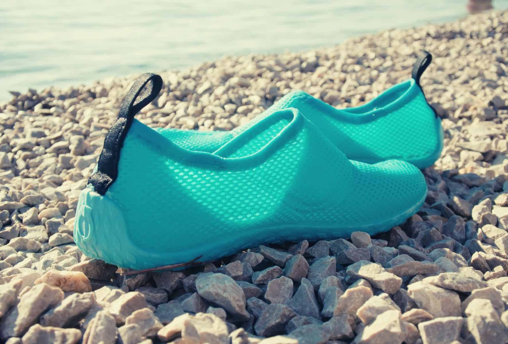 Купить тапочки купания. Speedo аквасоки / аквашузы. Аквашузы Merrell. Aqua Shoes плавательные тапочки. Аквашузы адидас.