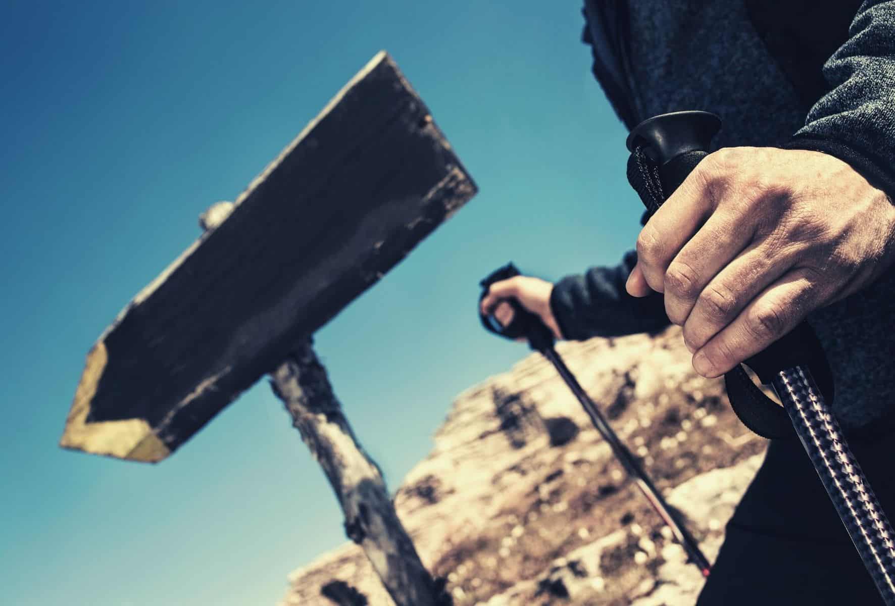 how to keep hands warm hiking featimg hero