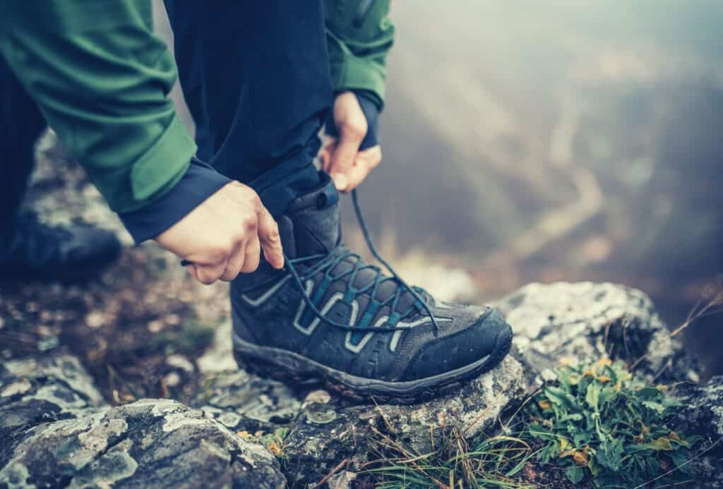 how to tie hiking boots featimg hero