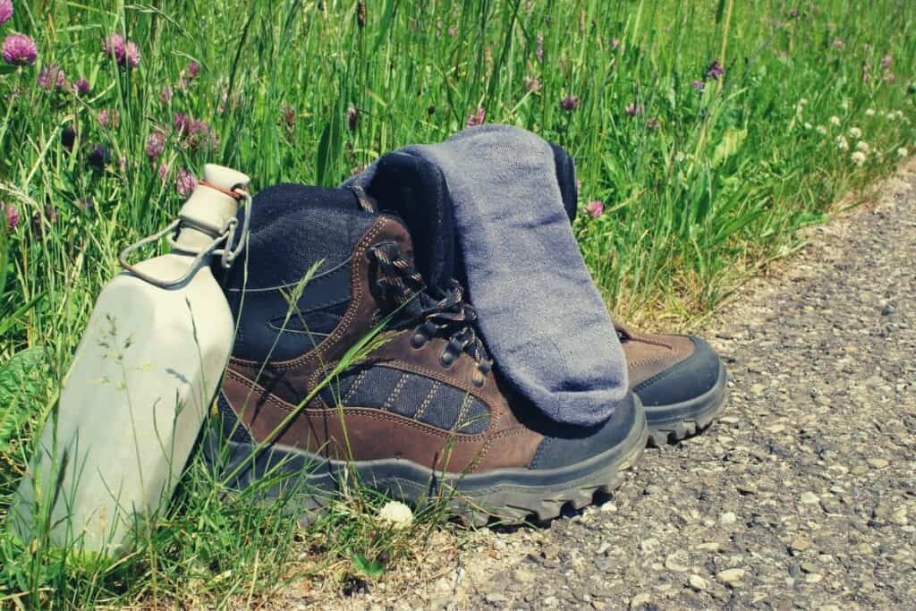 best socks for sweaty feet - feat img