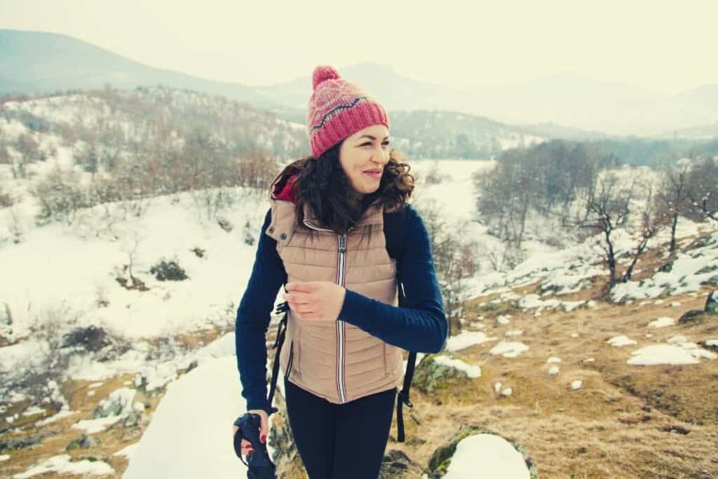 hiking in cold weather - feat img