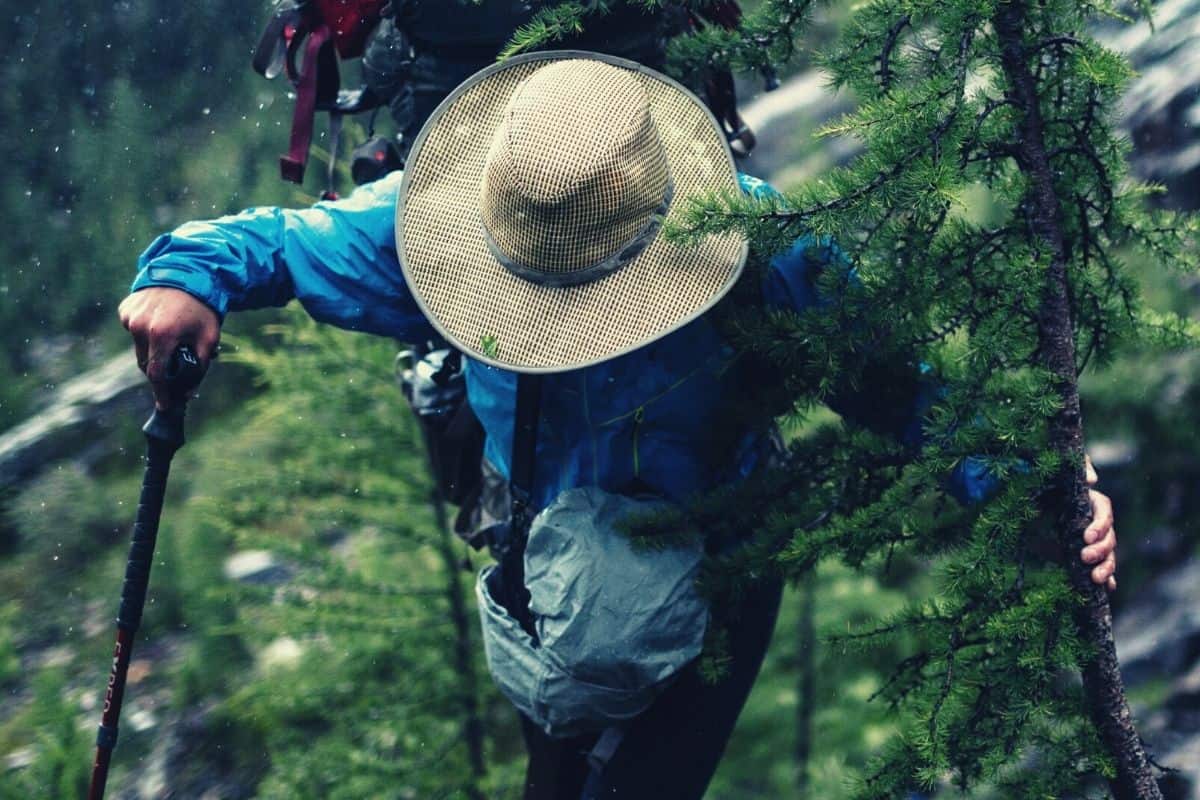best hiking rain hat - feat img