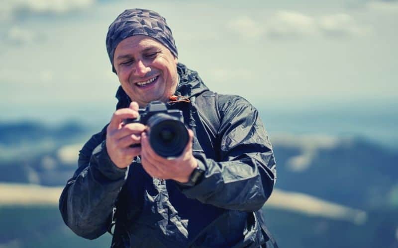 hiker with DSLR camera