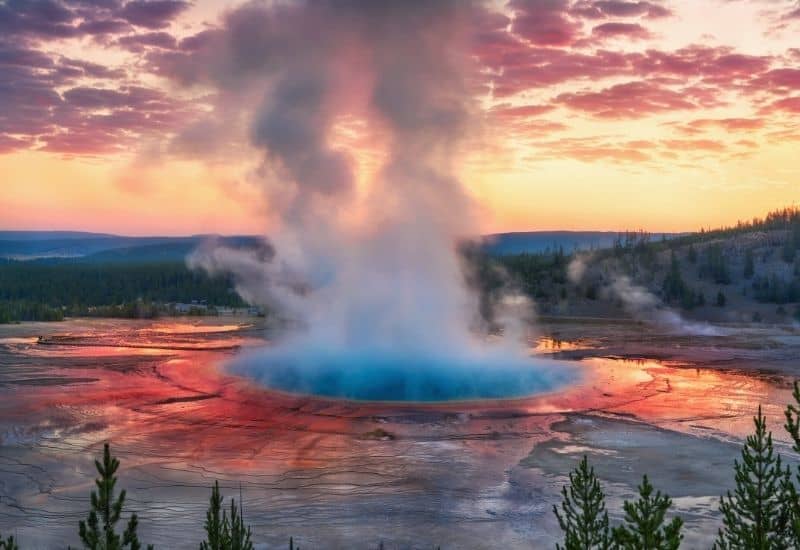 best hikes in yellowstone - featimg