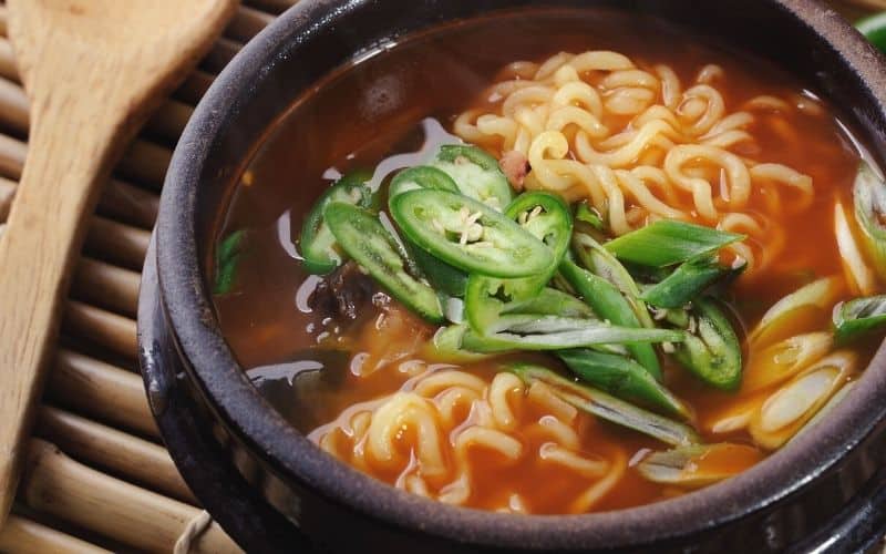 Ramen noodles with sliced chilies on top