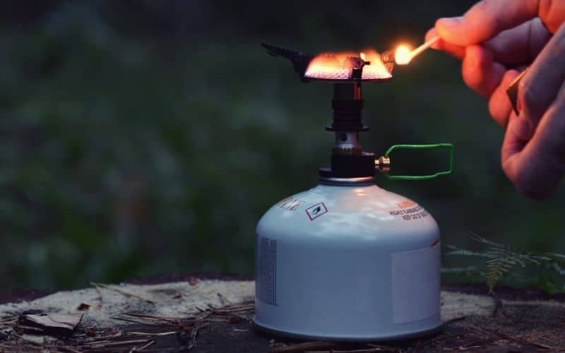 Screw-on stove on top of gas canister