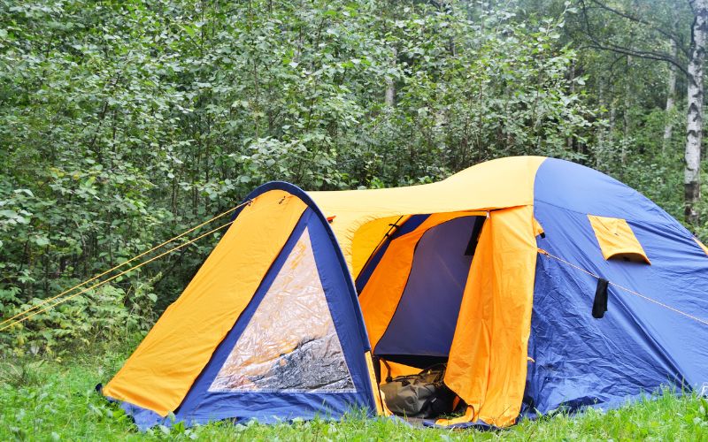 Tent with vestibule for storing gear in