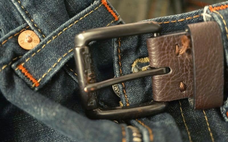 Tongue style belt buckle