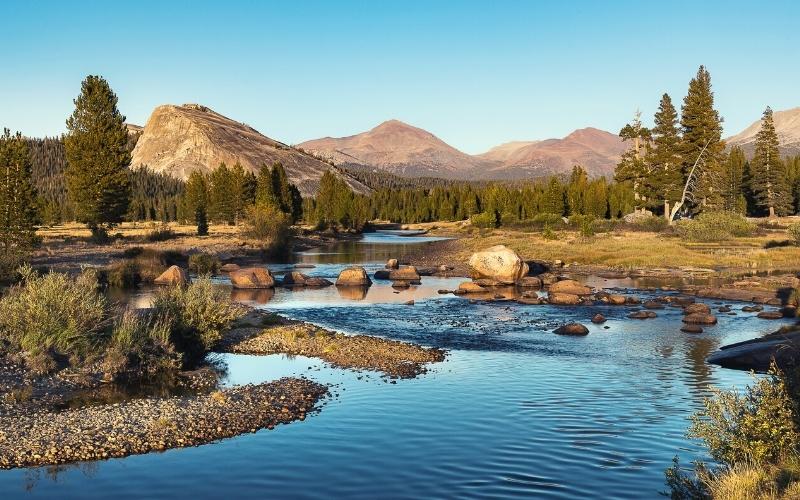 scenic Tuolumne Meadows yosemite
