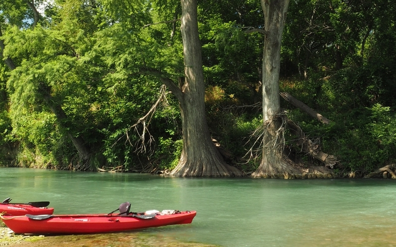 kayak in Wahwahtaysee Resort texas