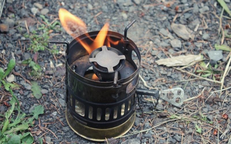 alcohol stove in camp