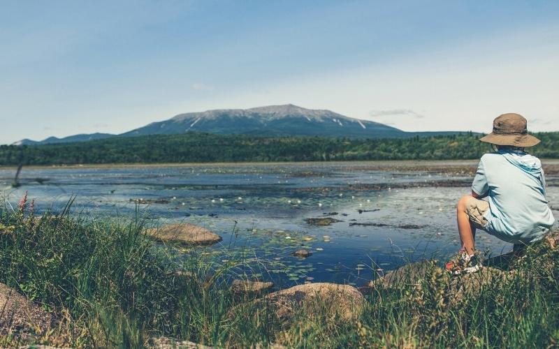 kid staring at mount katahdin new england