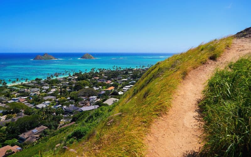 Lanikai Pillbox trail in Kailua, showing view over Lanikai Beach and the Mokulua Islets