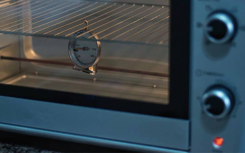 Analog thermometer inside an oven